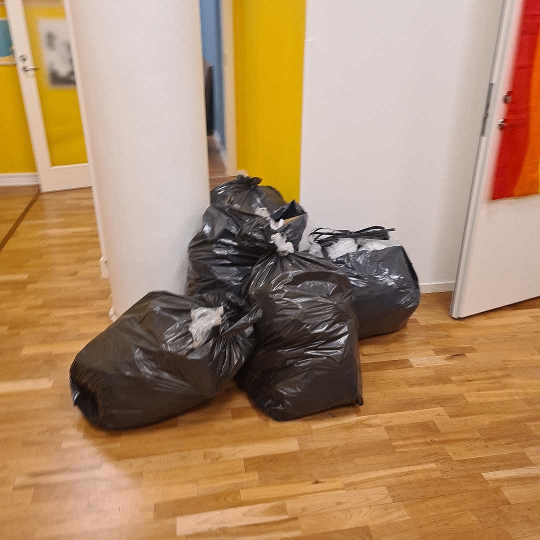 image of Skräp som ska kastas - Malmö
