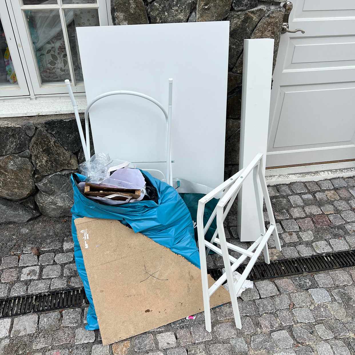 image of Hämta skräp - Saltsjö-Boo