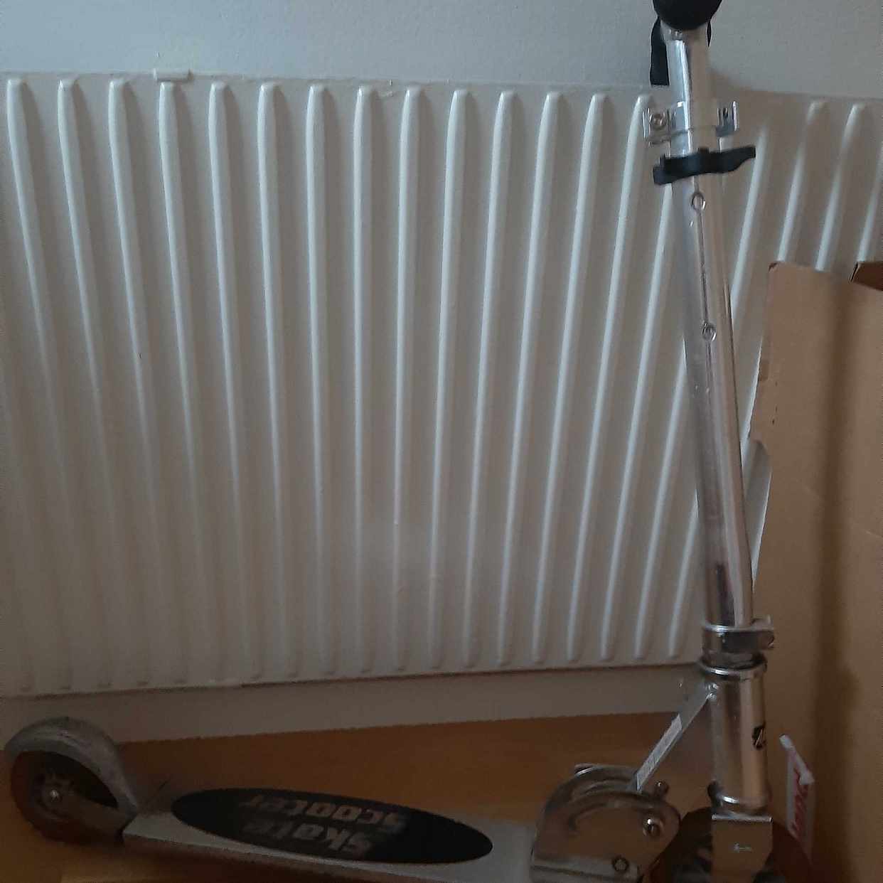 image of Scooter, table&6 chairs - Skärholmen