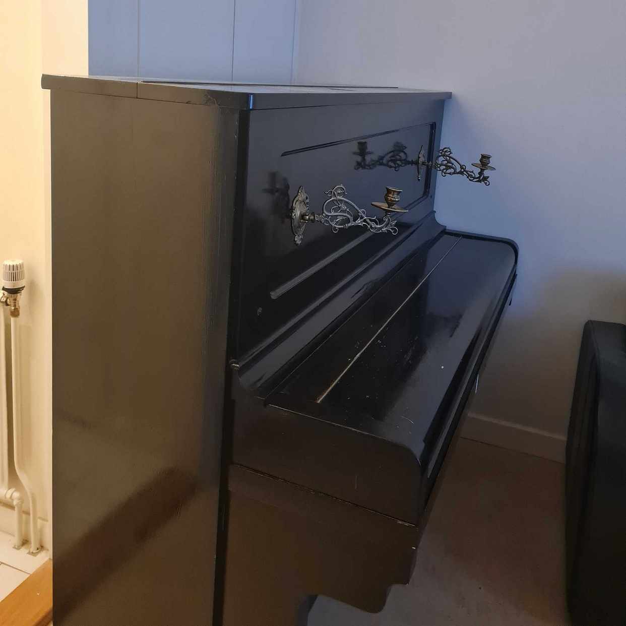 image of Soffgrupp , byrå, piano - Enskede