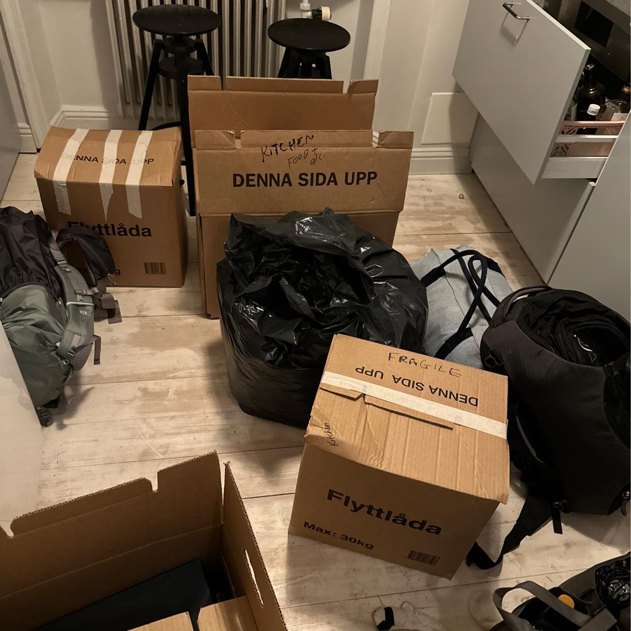 image of Few bags and boxes - 