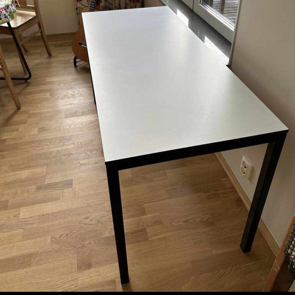 image of Pick up a desk - 