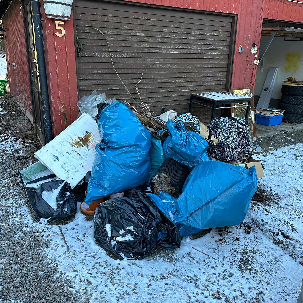 image of Restavfall och lite metal - Värmdö