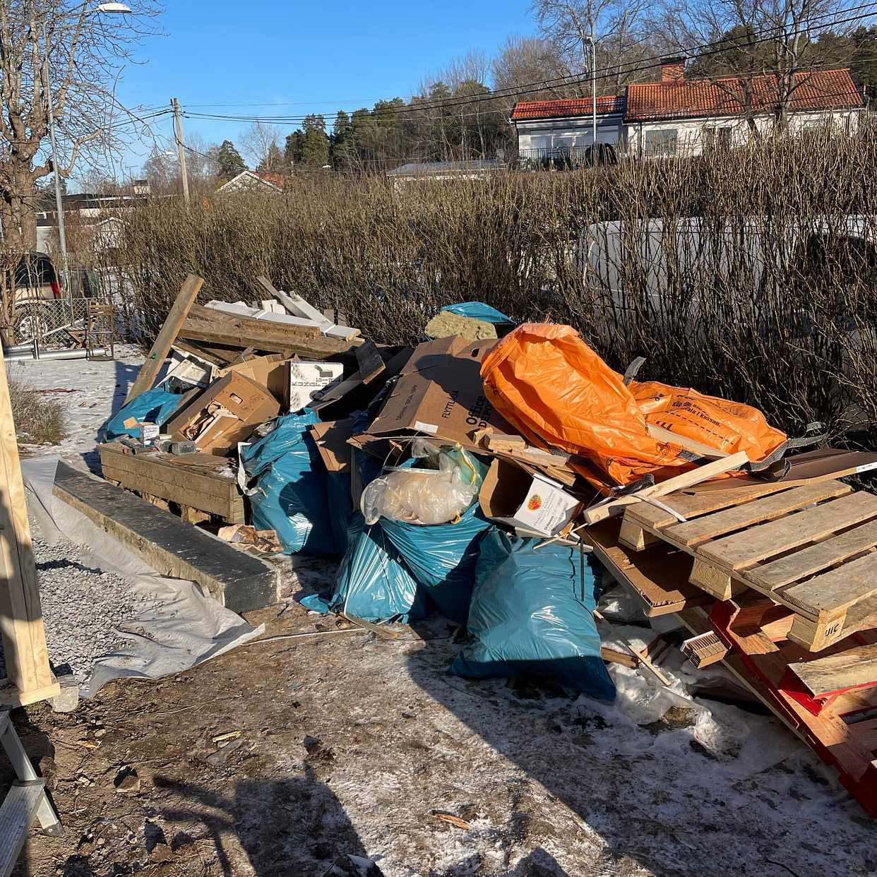 image of Avfall från renovering - Täby
