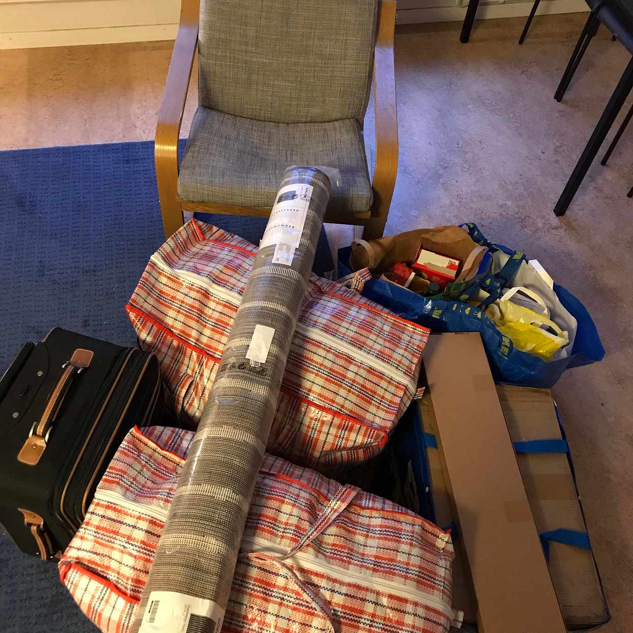 image of 3bags+bag+chair+carpets - 