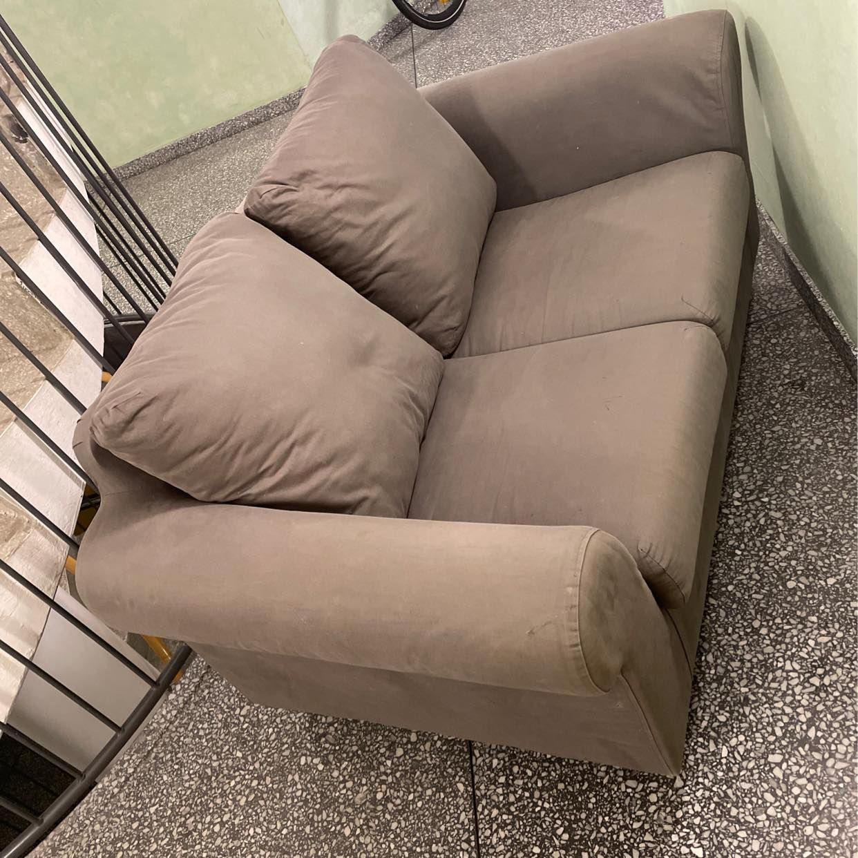 image of Tvåsitsig soffa - Bromma