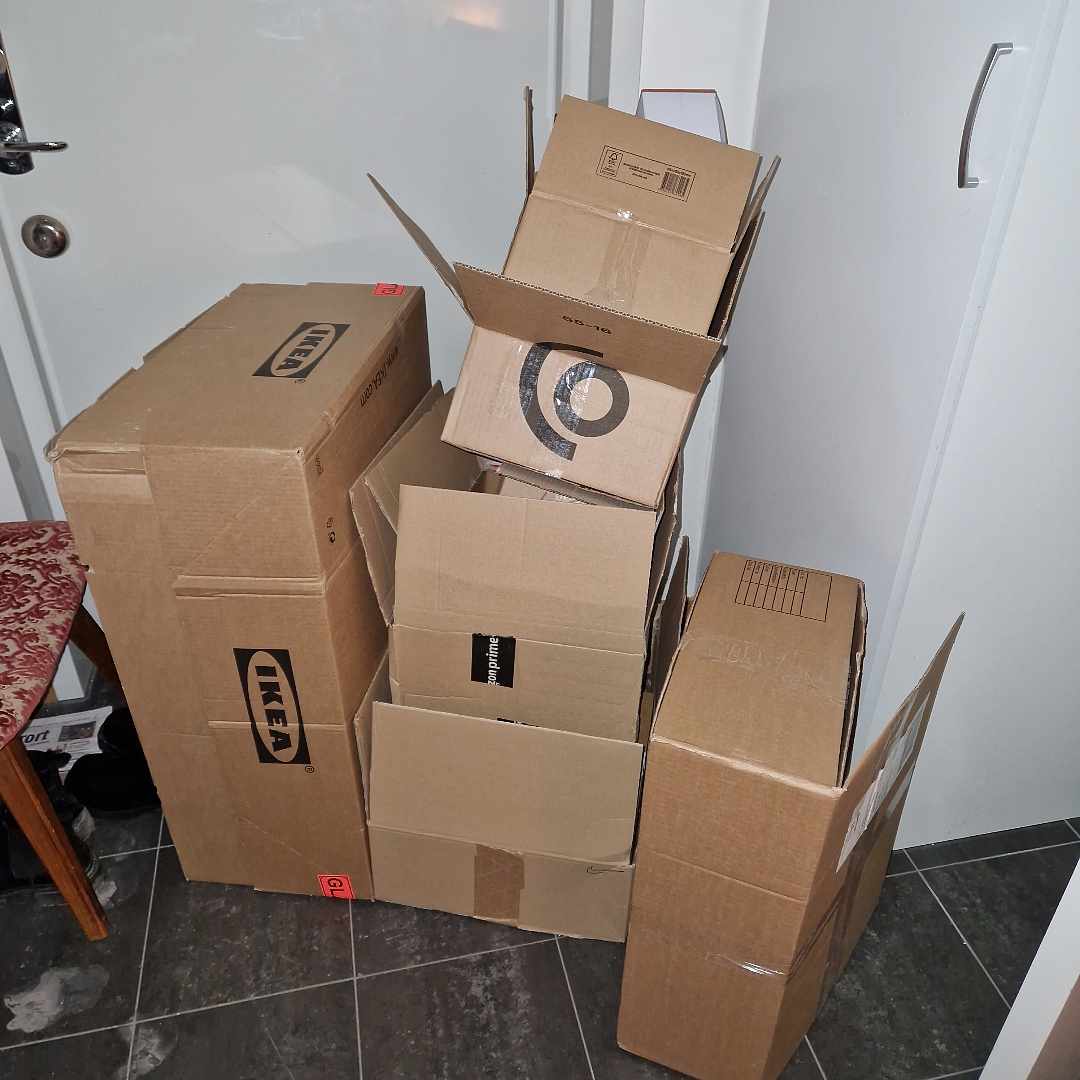 image of Cardboard boxes and paper - Sköndal