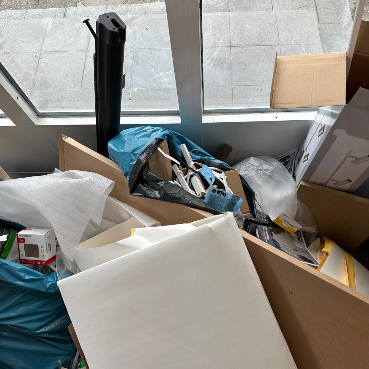 image of Papper. Kartonger. Plast. - Solna