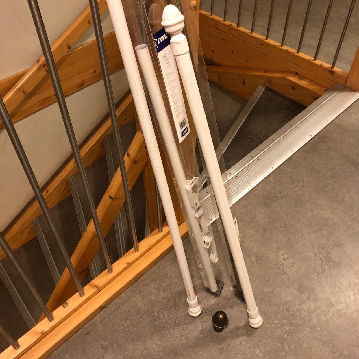 image of Bära ner 1garderob 1vånin - Huddinge