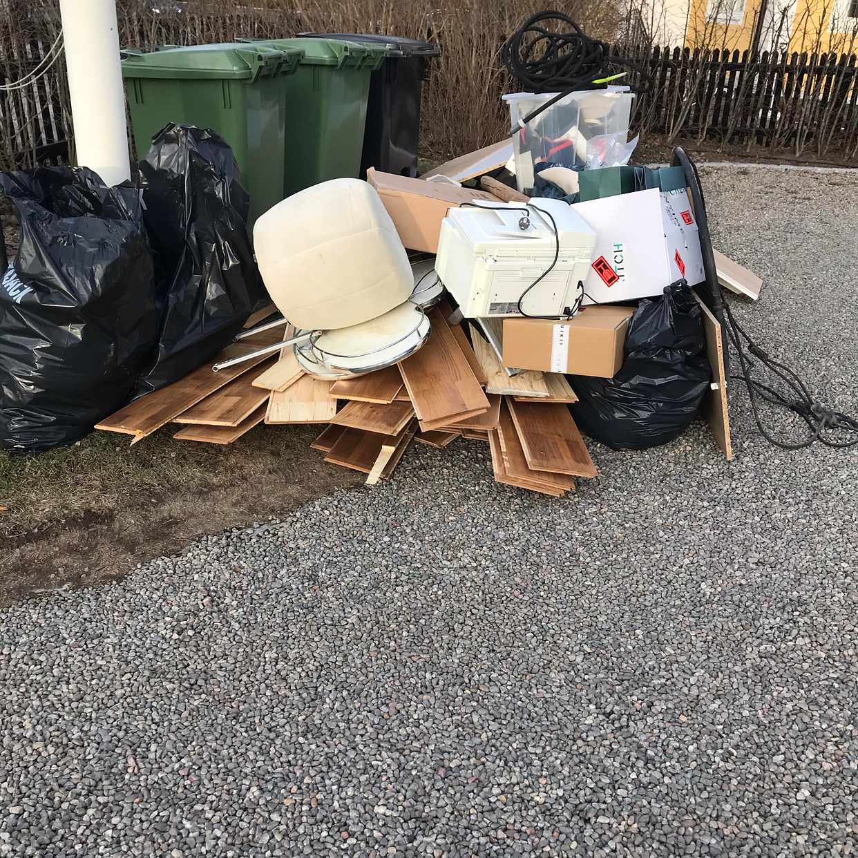 image of Garagestädning hämta - Lidingö