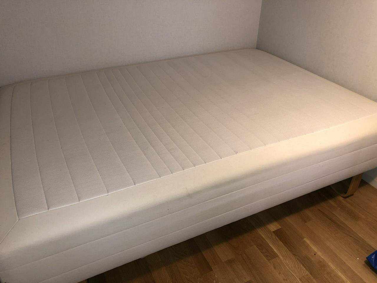 image of Säng/tvbänk/dammsugare - 