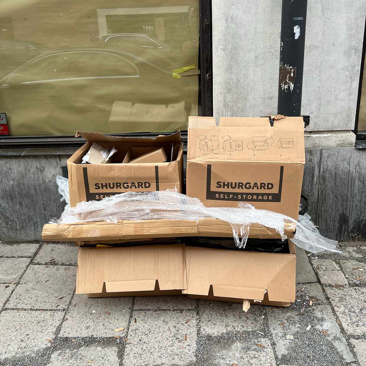 image of 4 kartonger, Papp, plast - Stockholm