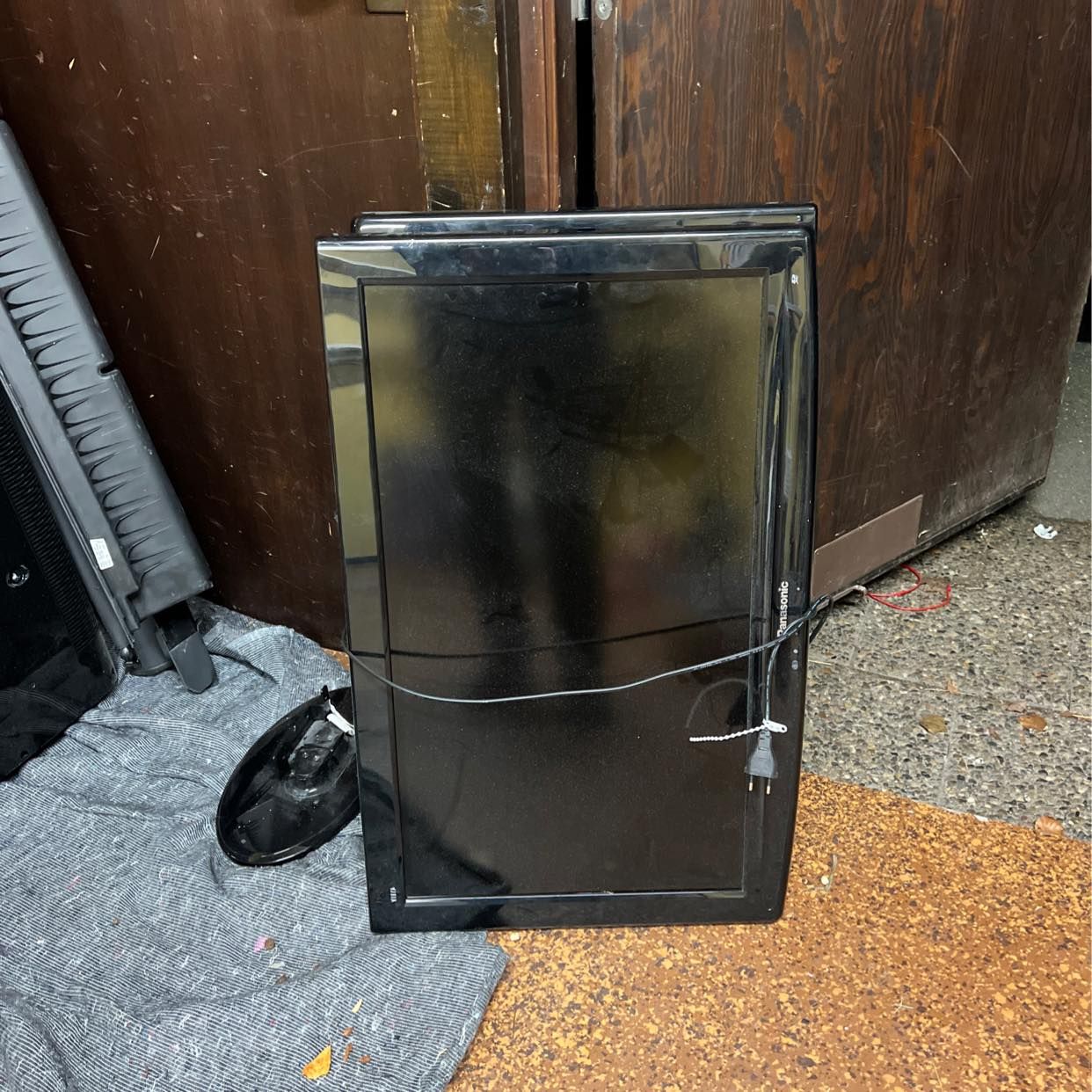 image of 2 37” LCD tv - Sävedalen