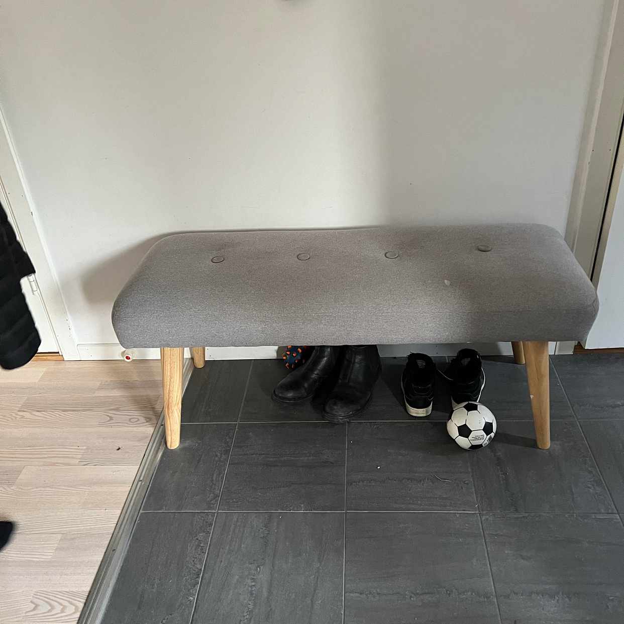 image of Soffa och liten pall - 