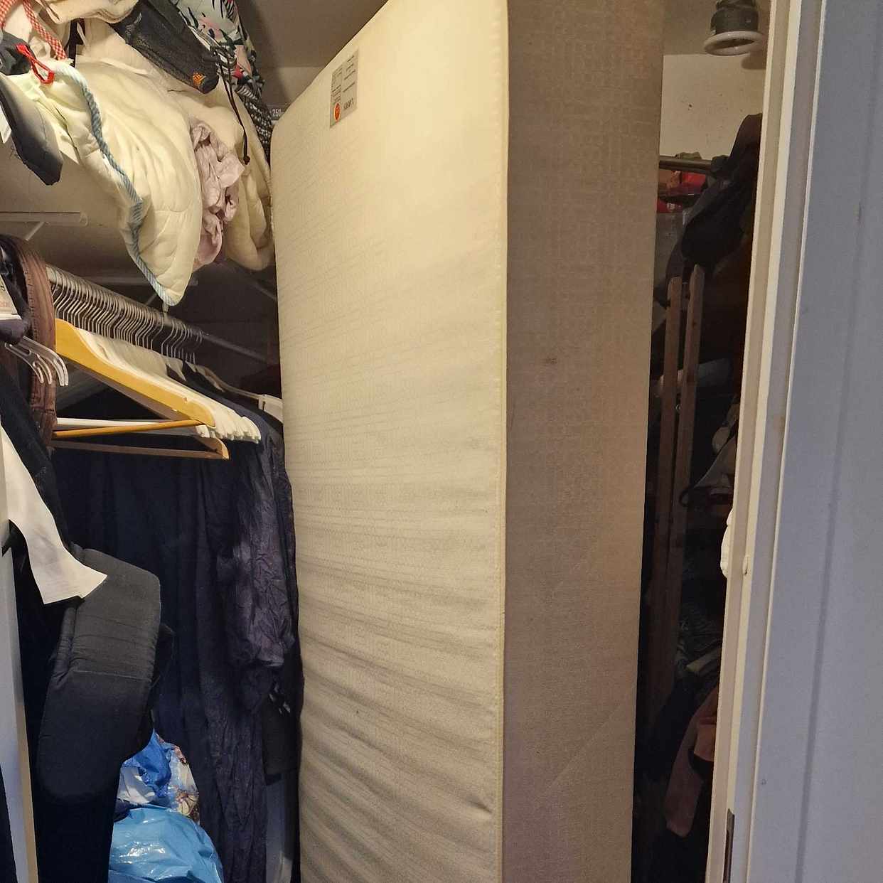 image of 90 säng bortskänkes - Vällingby