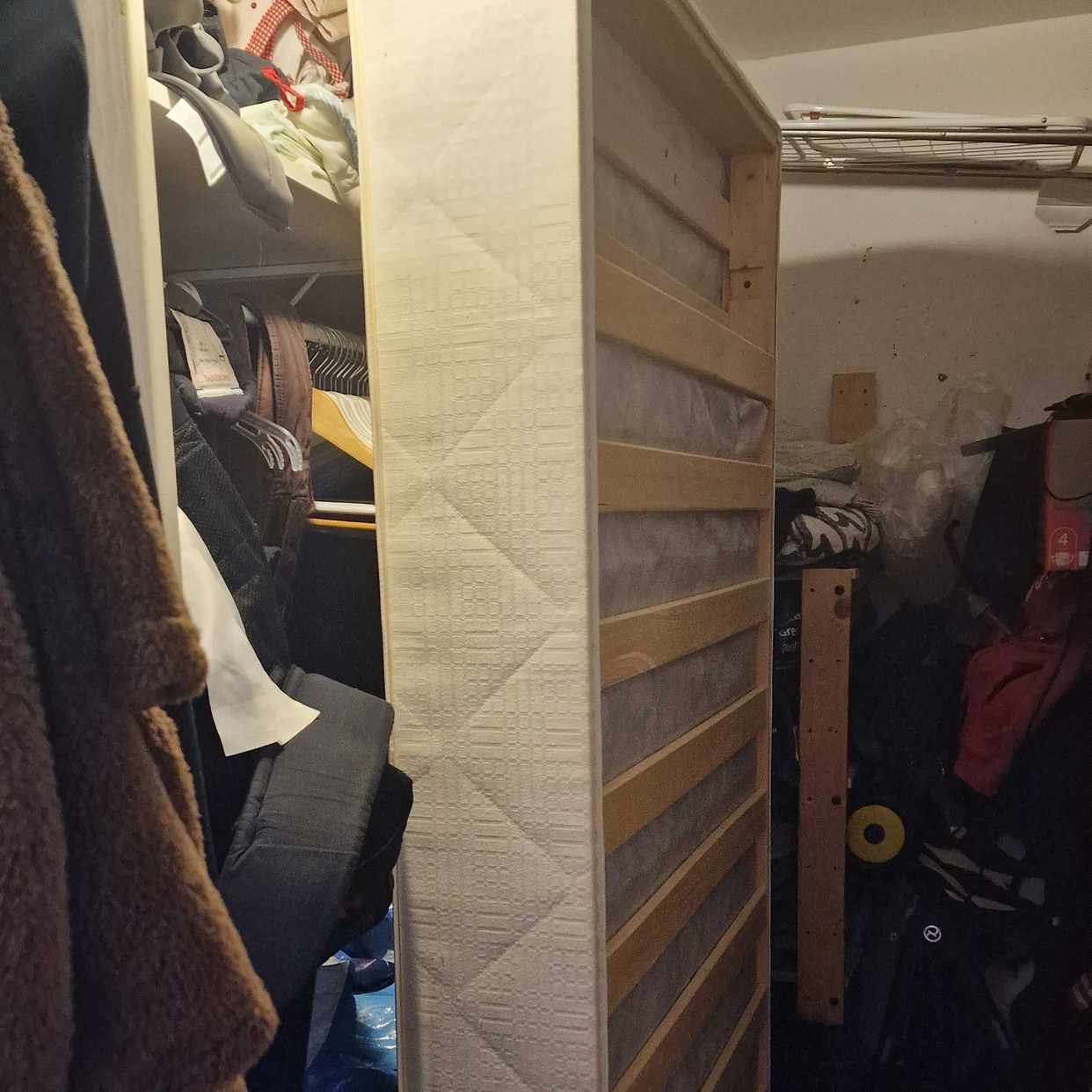 image of 90 säng bortskänkes - Vällingby