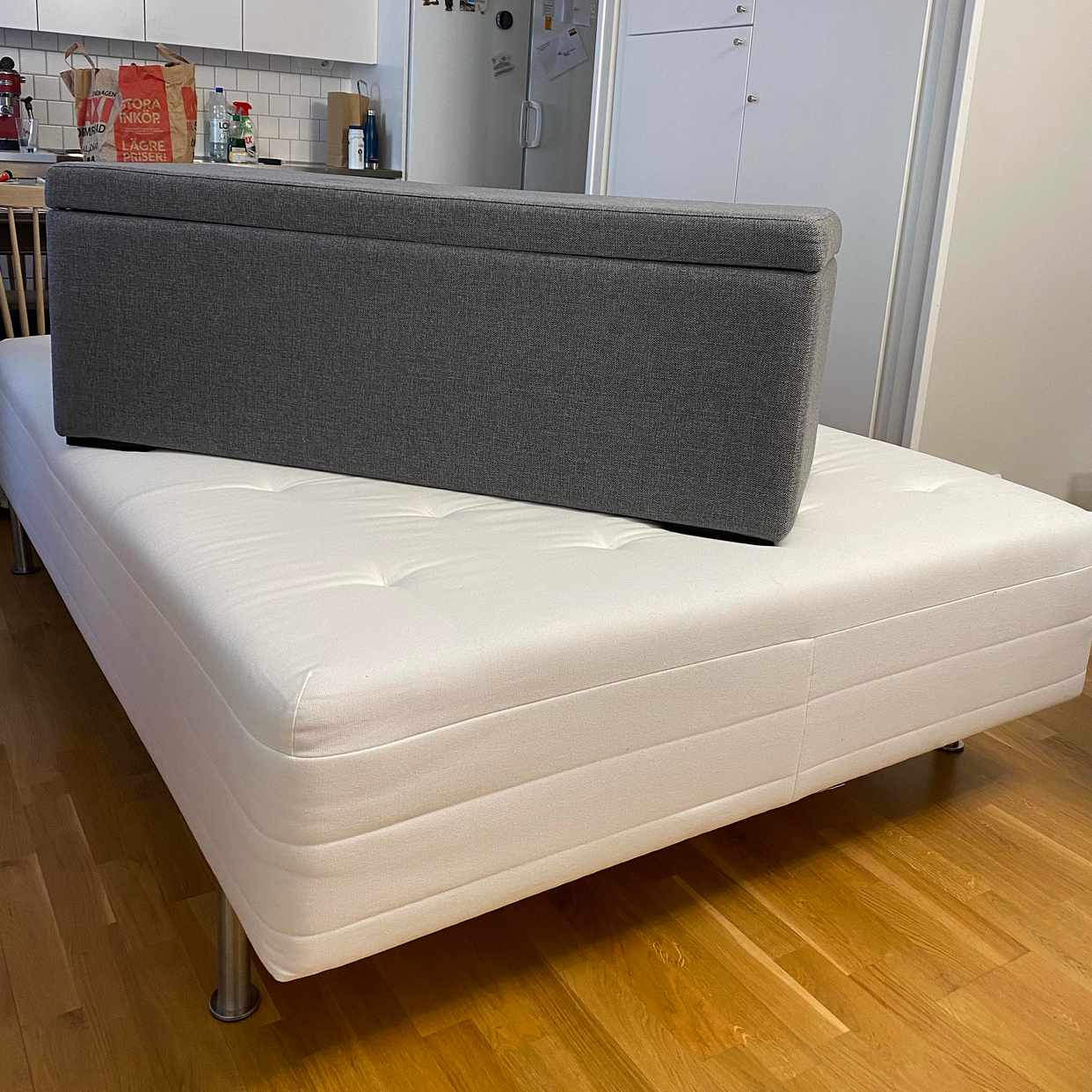image of Hämta säng + sängkista - Stockholm