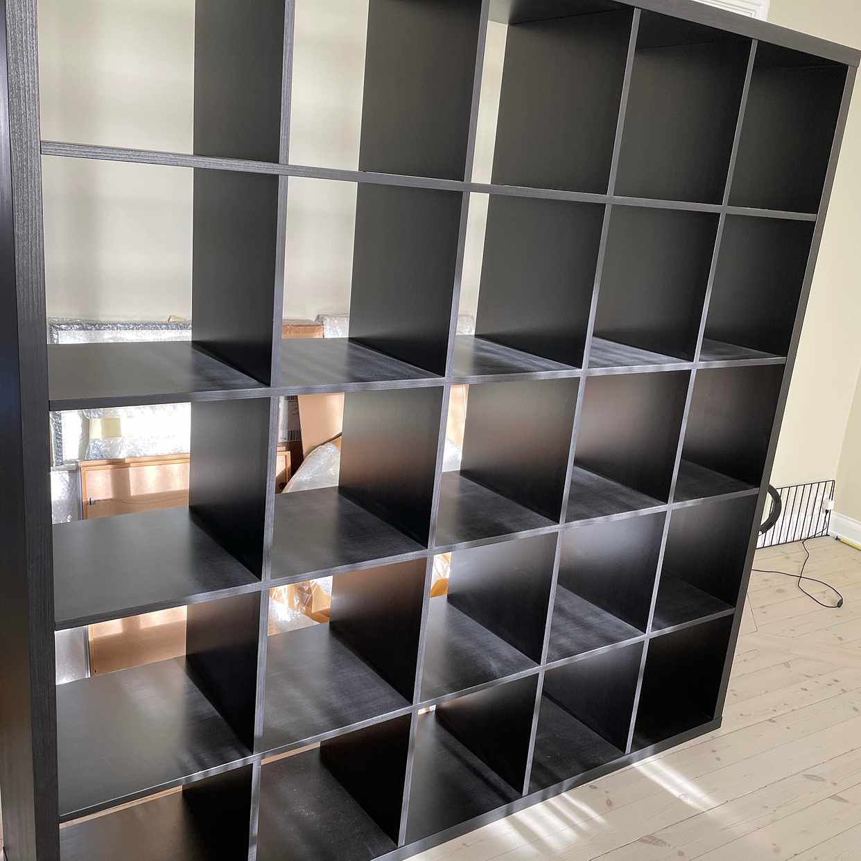 image of Remove one big bookshelf - Stockholm