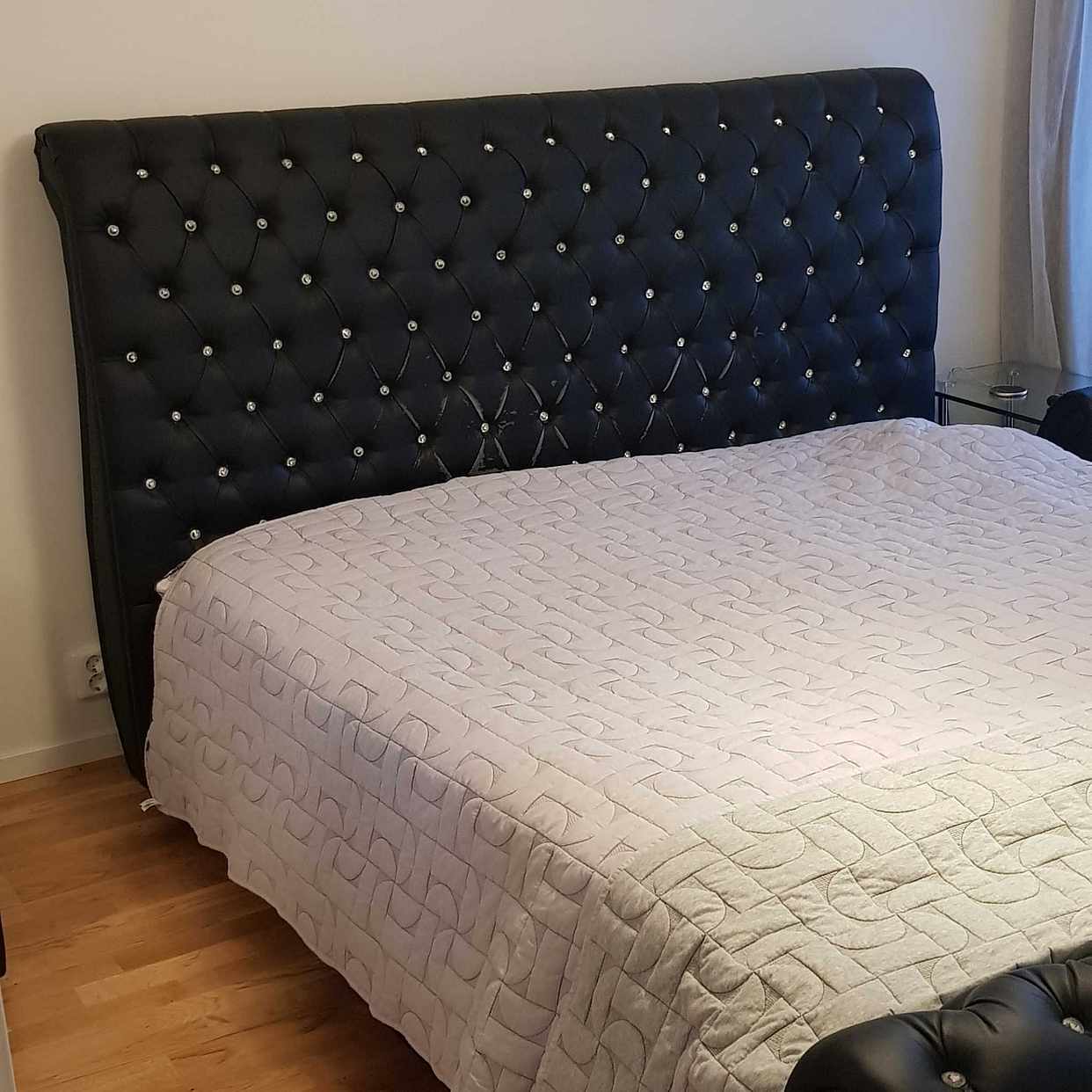 image of Säng 180x200 bortsänkes. - Stockholms Län