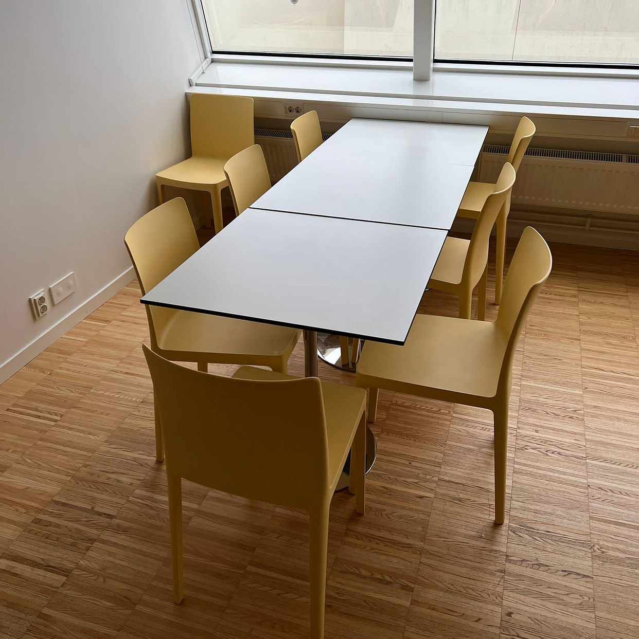 image of 24 chairs and 13 tables - 