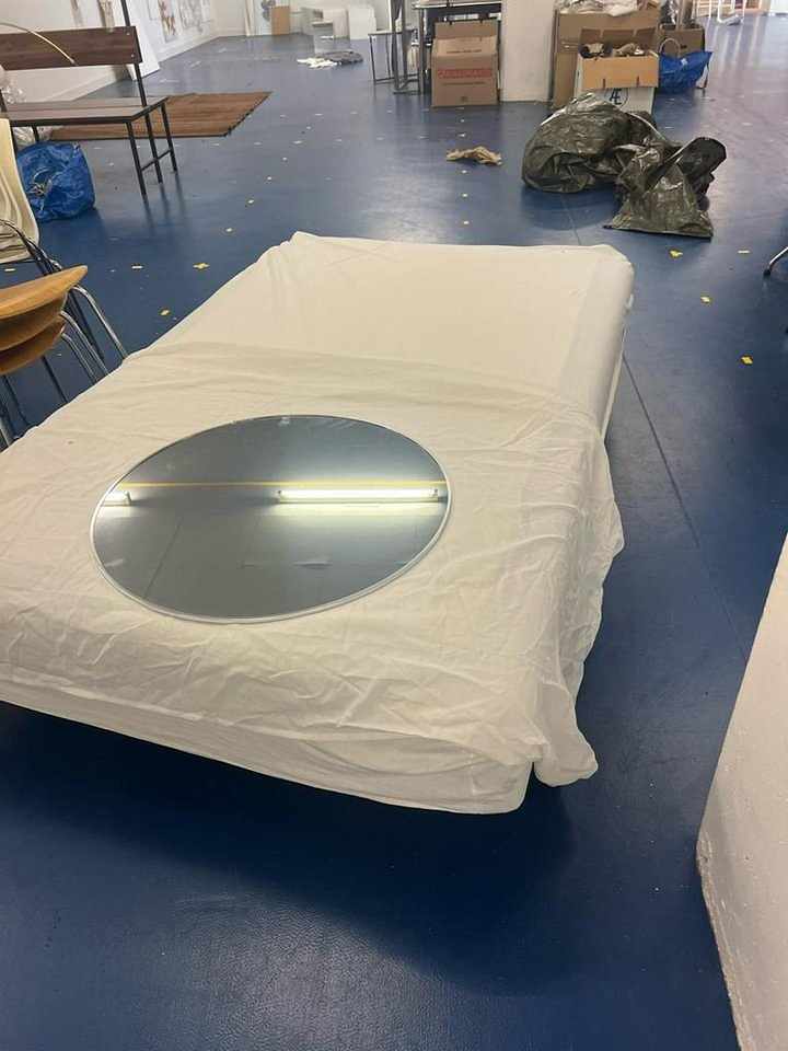 image of Säng bortskänkes omgående - 