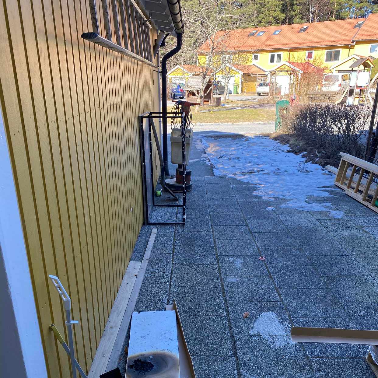image of Slänga lite skräp - Jordbro