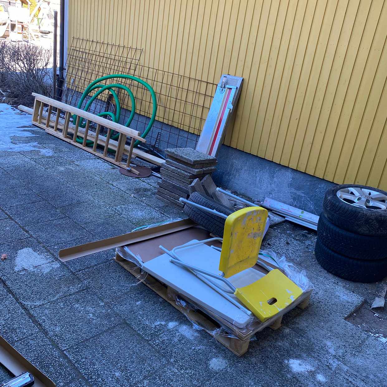 image of Slänga lite skräp - Jordbro