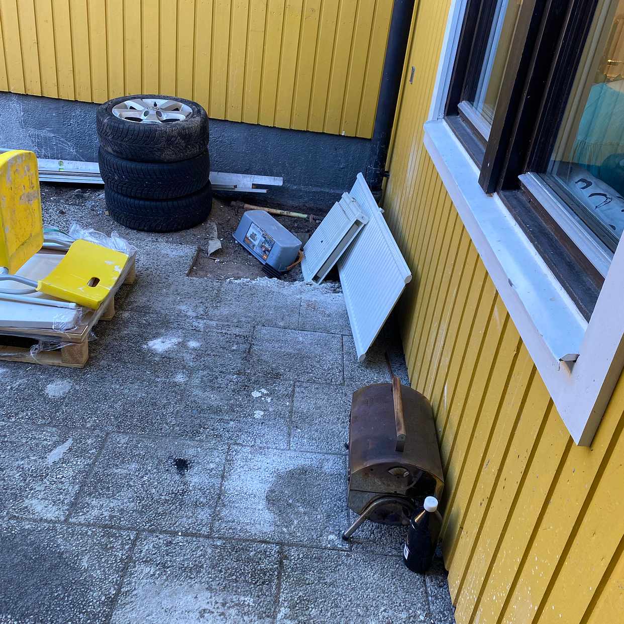 image of Slänga lite skräp - Jordbro