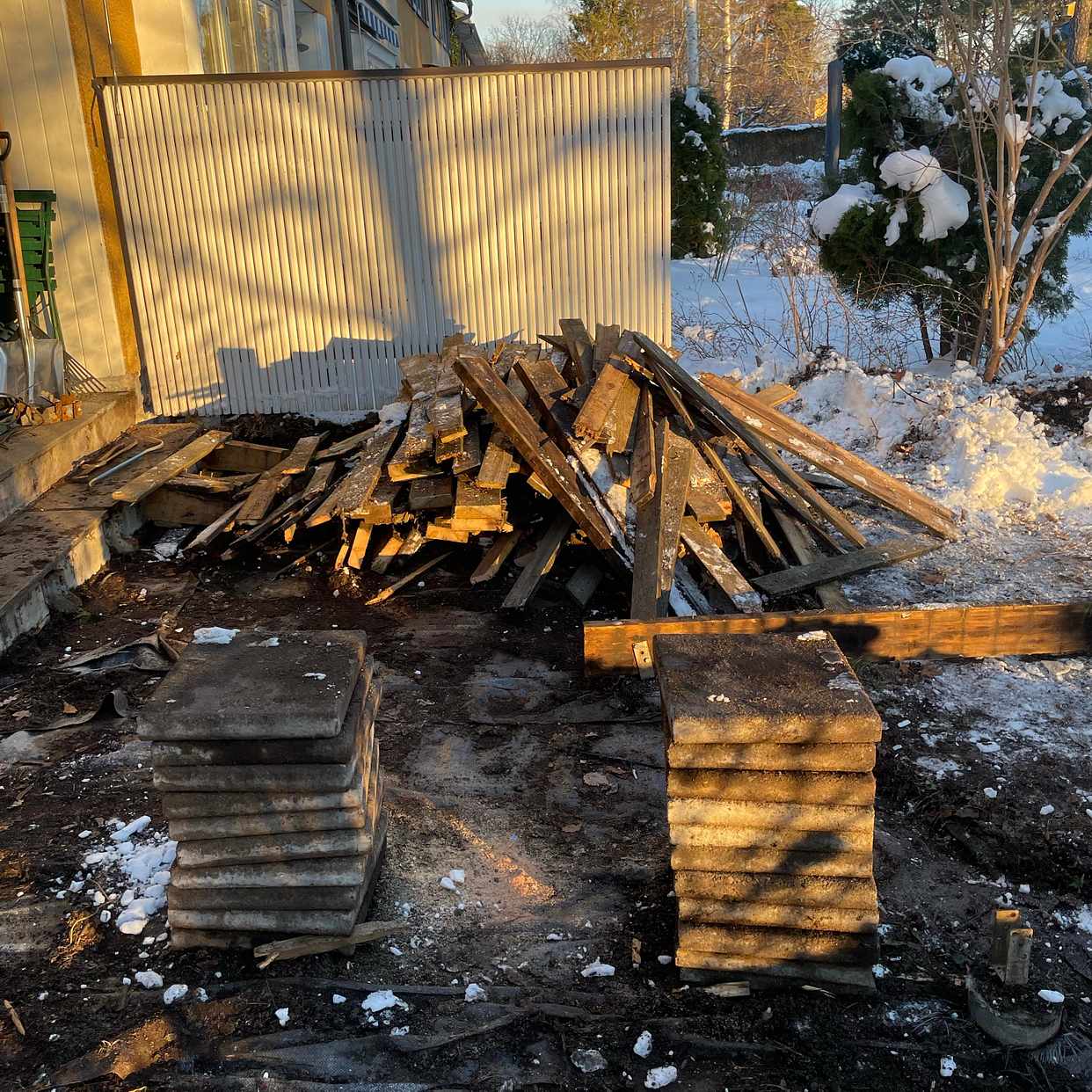 image of Slänga gammal altan - Hässelby-Vällingby