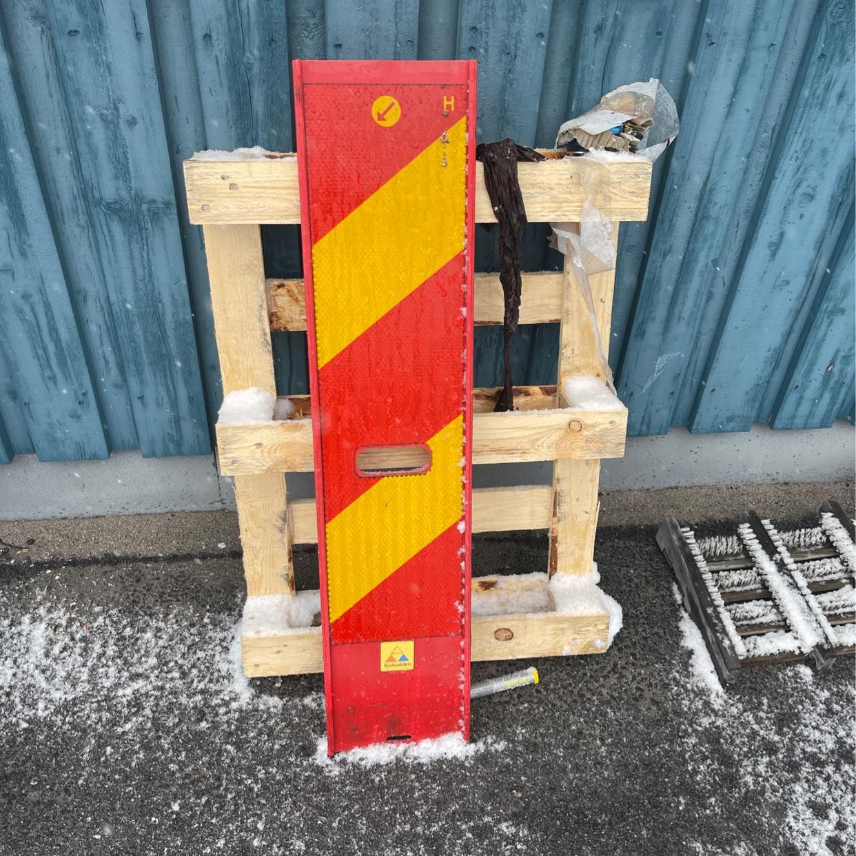 image of Träpall små skräp - 