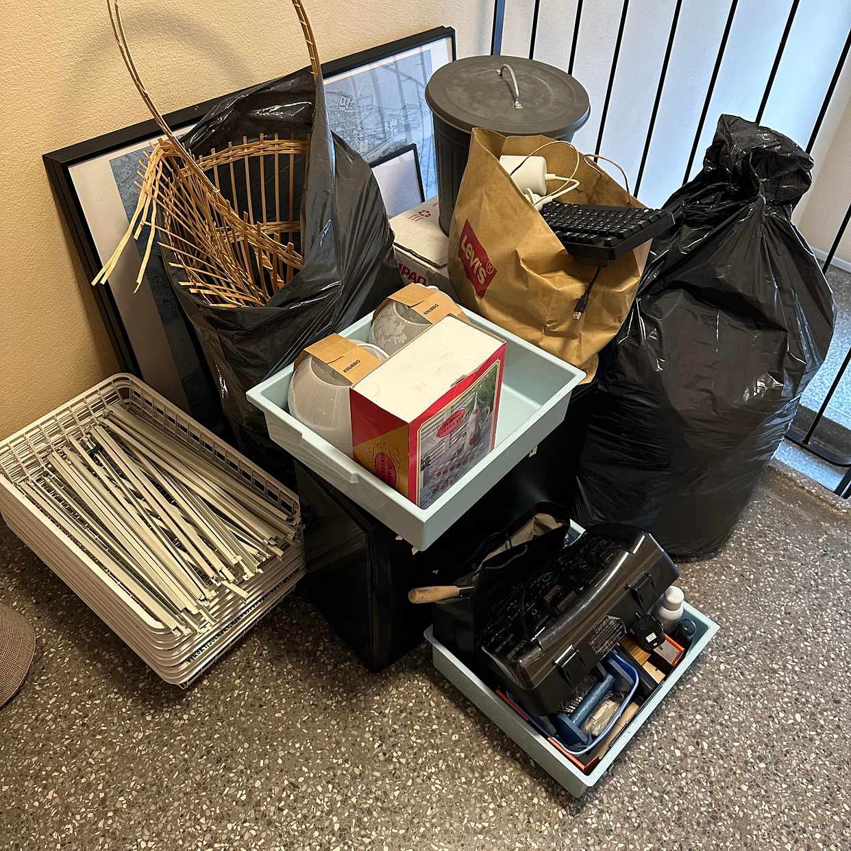 image of (Mostly) sorted recycling - Älvsjö
