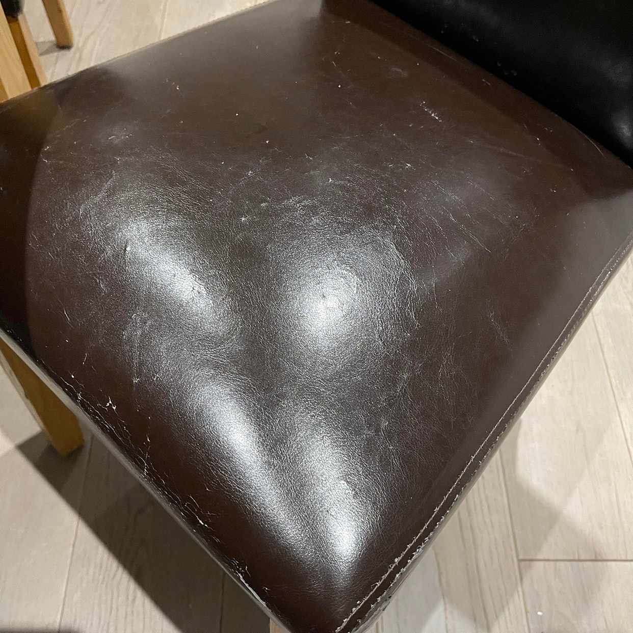 image of 6 leather look chairs - London