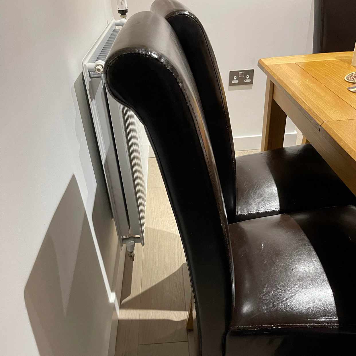 image of 6 brwn leather look chair - London