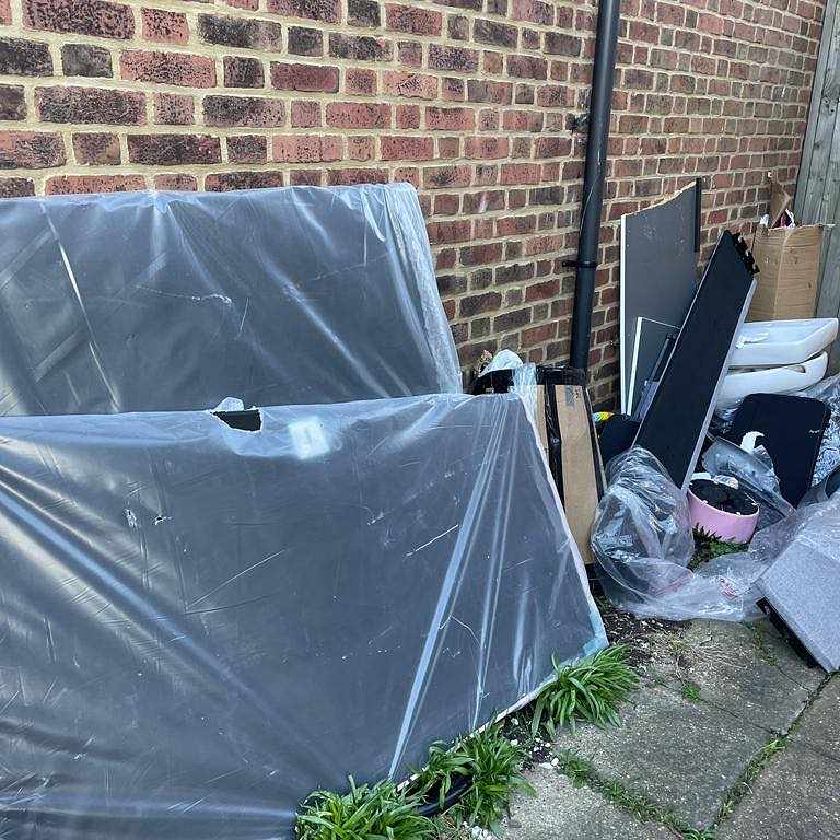 image of Clearning rubbish - Lewisham
