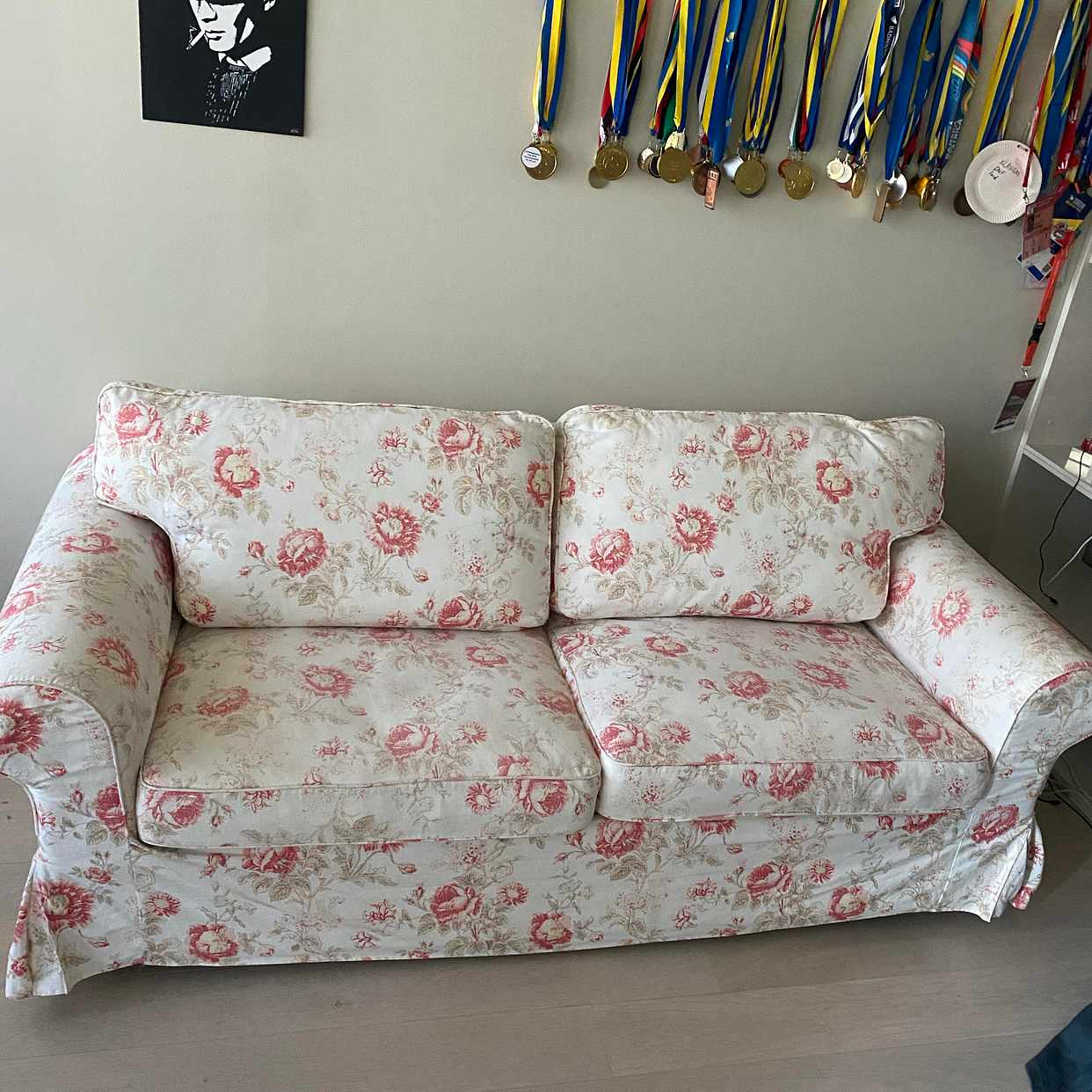 image of Soffa bortskänkes - Uppsala