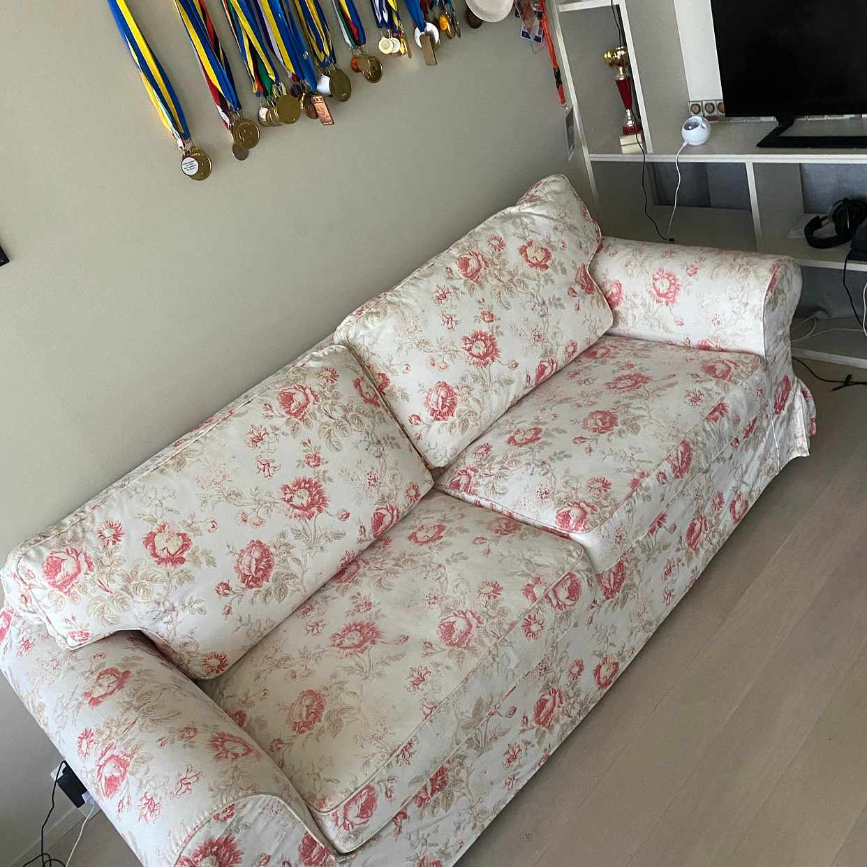 image of Soffa bortskänkes - Uppsala