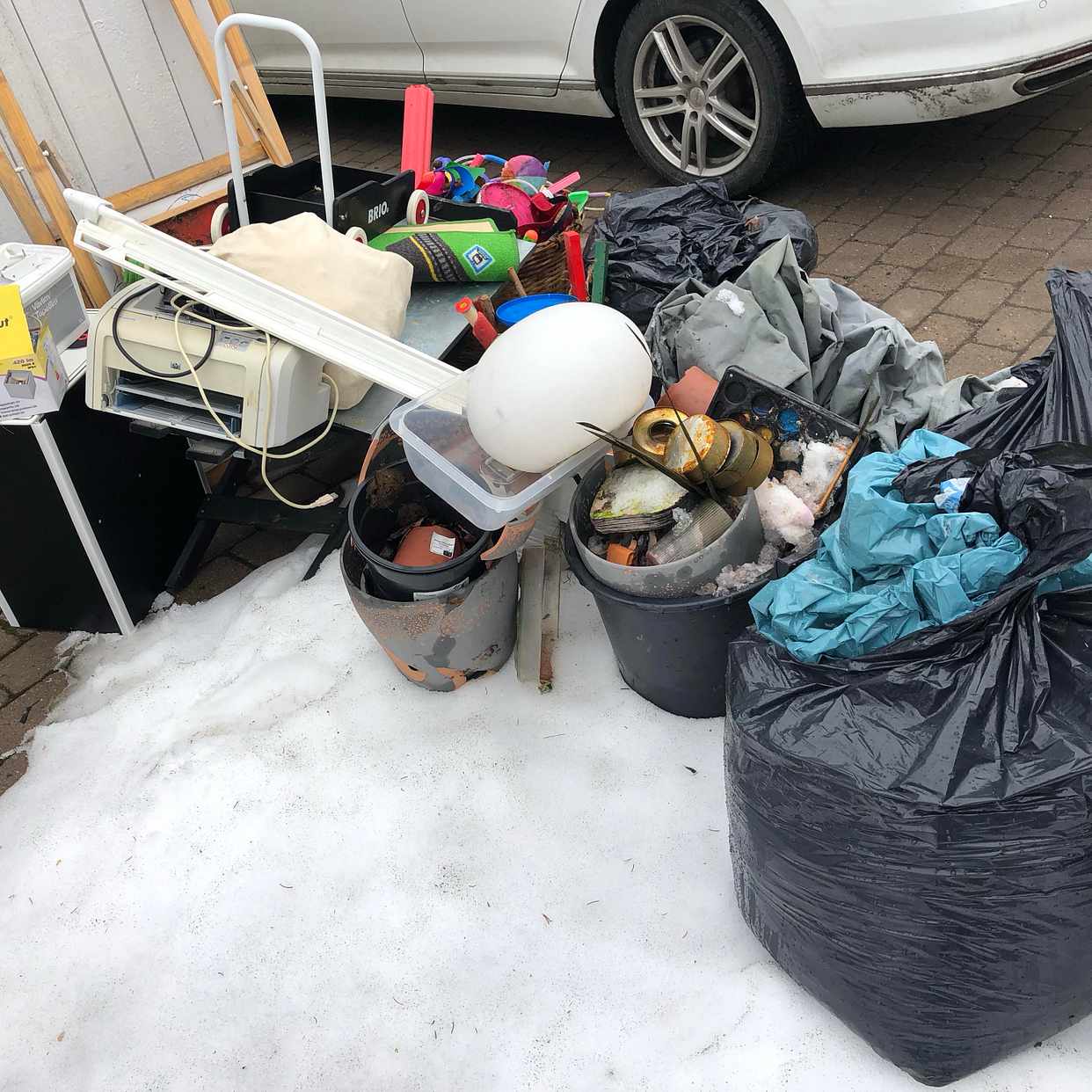 image of Krukor, löv, plastleksak - Värmdö