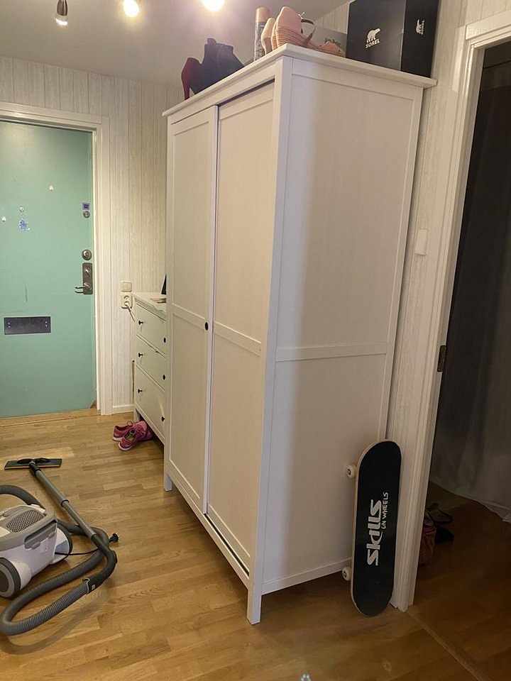 image of Hemnes garderober och hyl - 