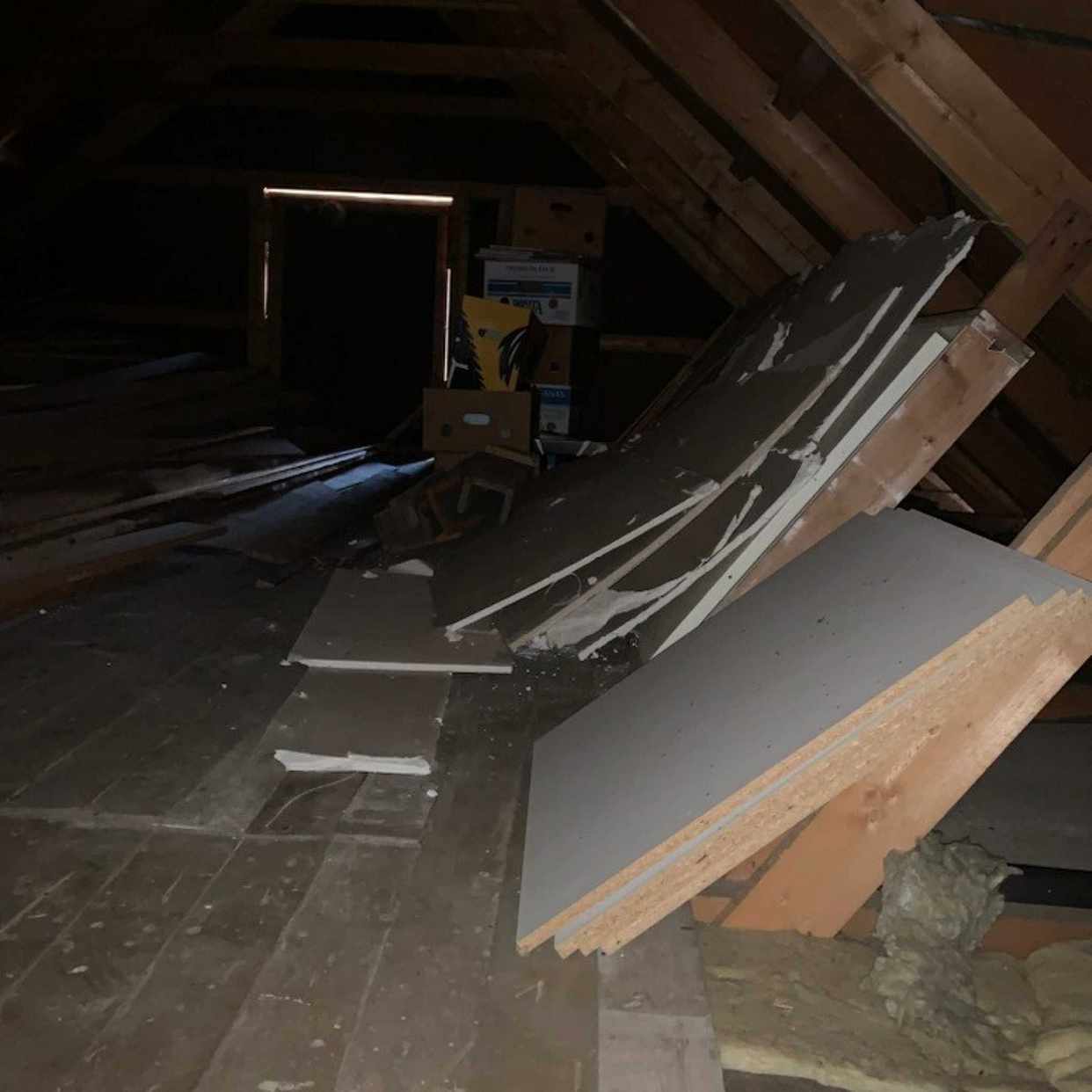 image of Skräp på garagevind - Åhus
