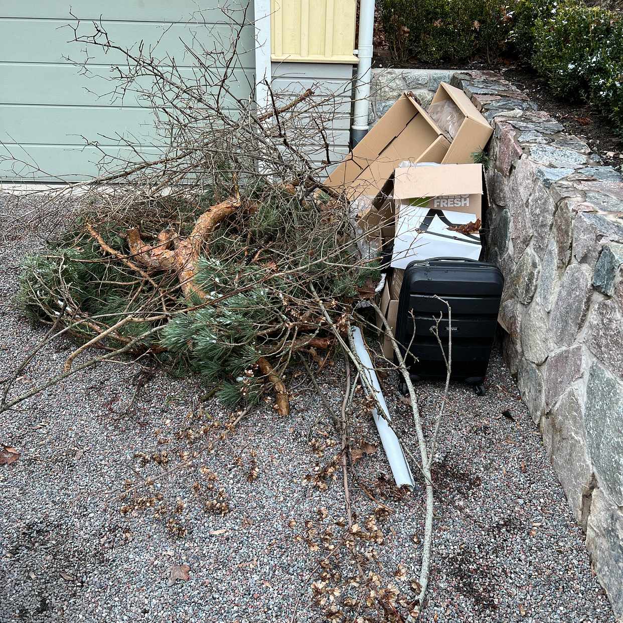 image of Cardboard and garden wast - Lidingö