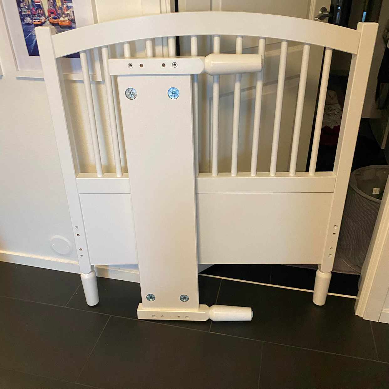 image of Två 90 sängar med gavel - 