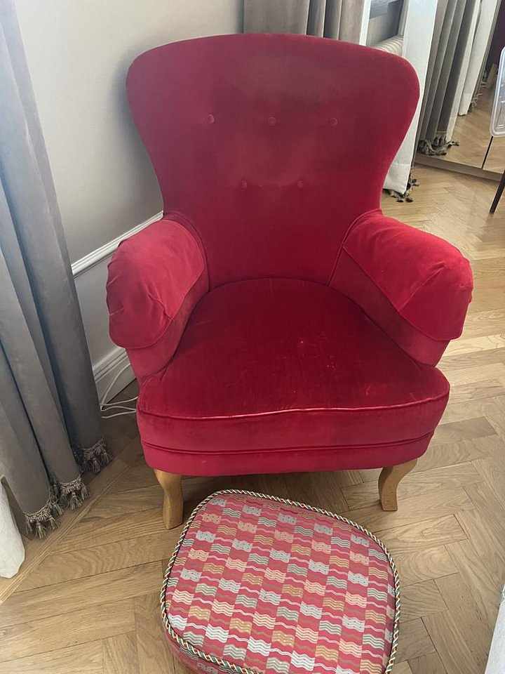 image of Röd fåtölj med fotpall - 