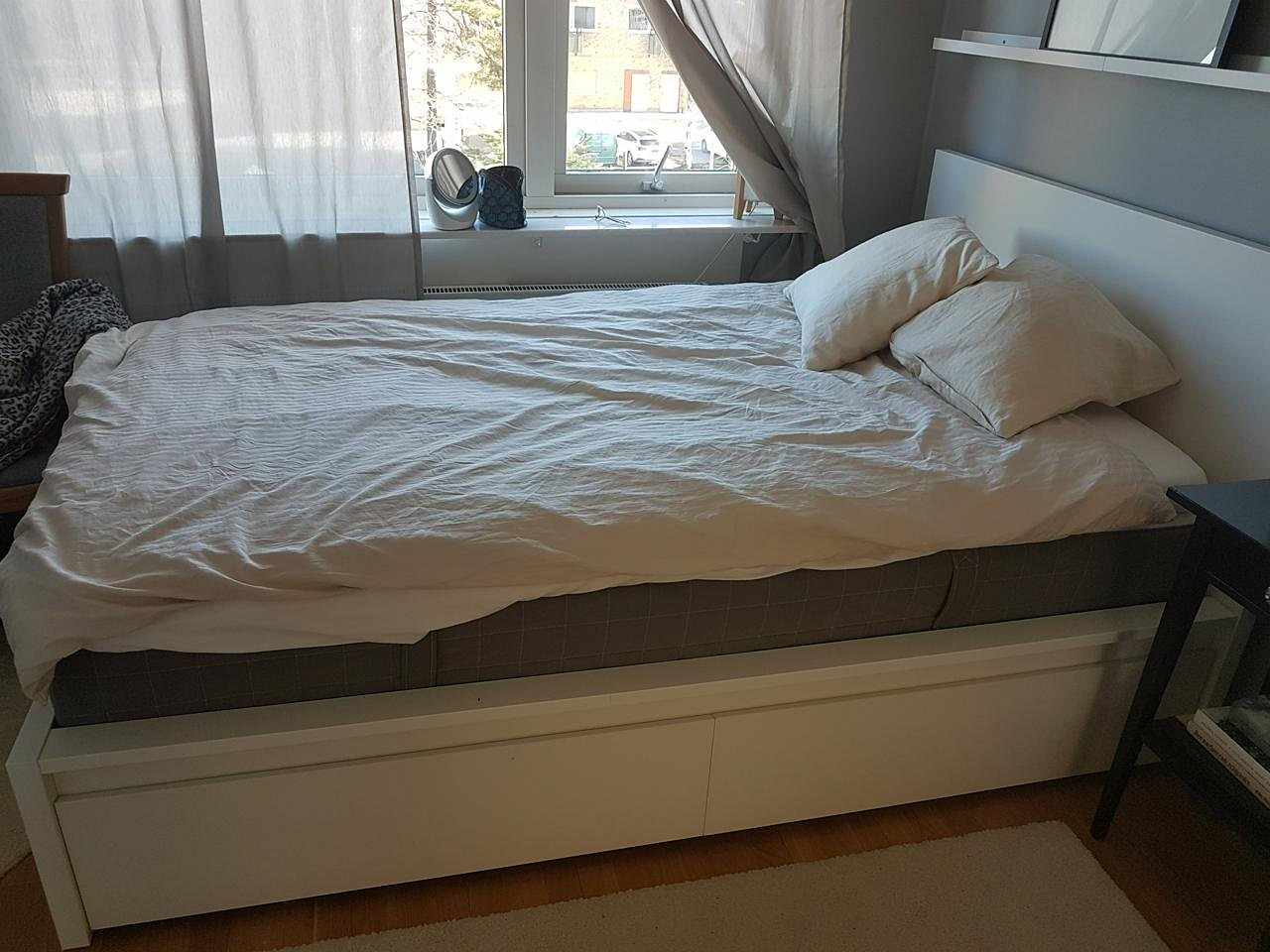 image of Säng Malm från Ikea - 