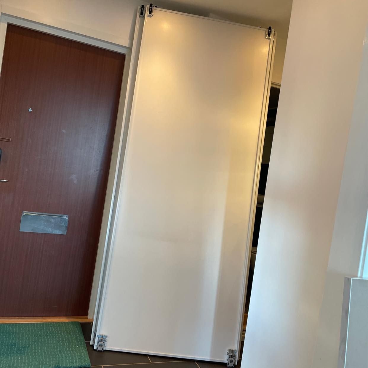 image of Wardrobe doors free - Järfälla