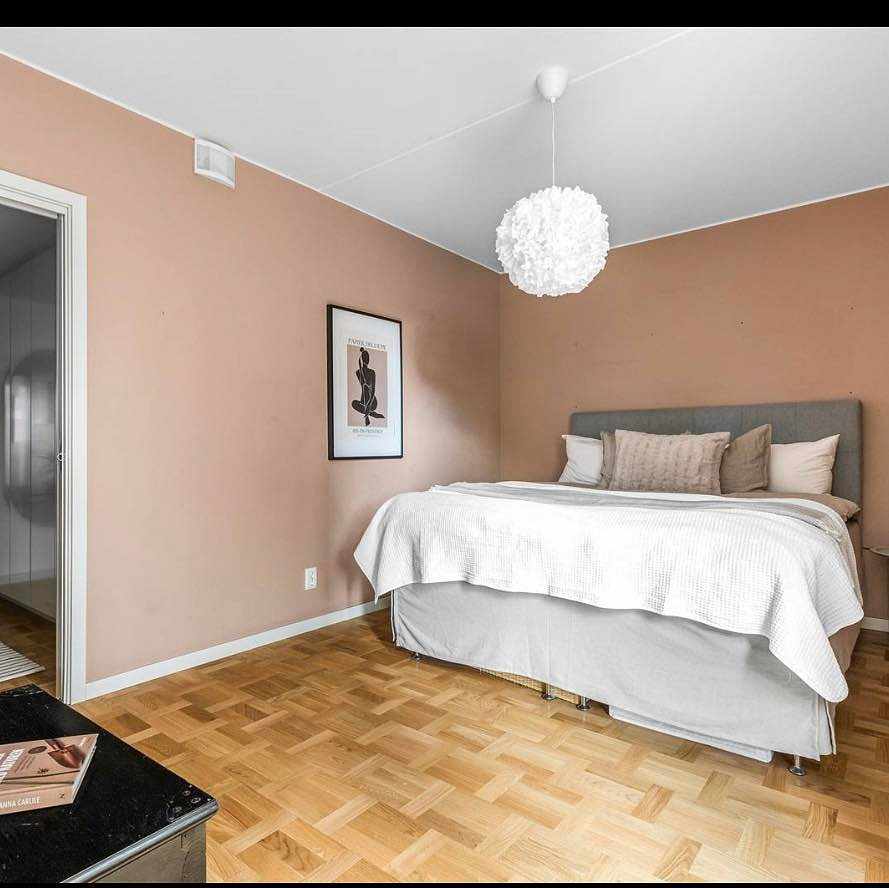 image of Bärhjälp av en säng - 