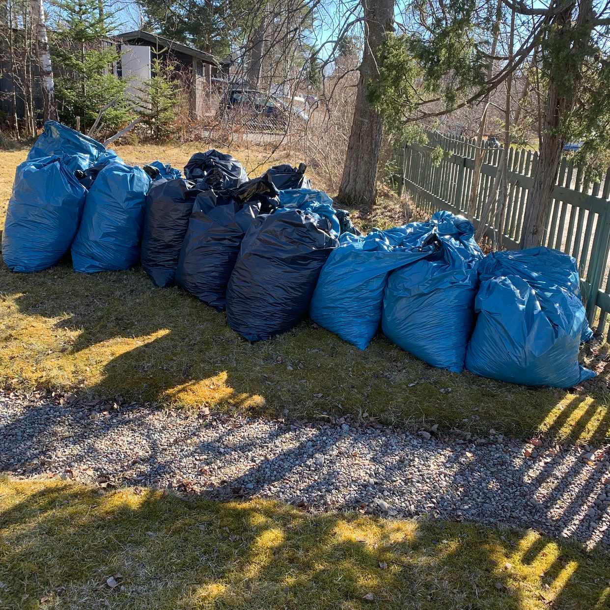 image of Säckar med trädgårdsavfal - Haninge