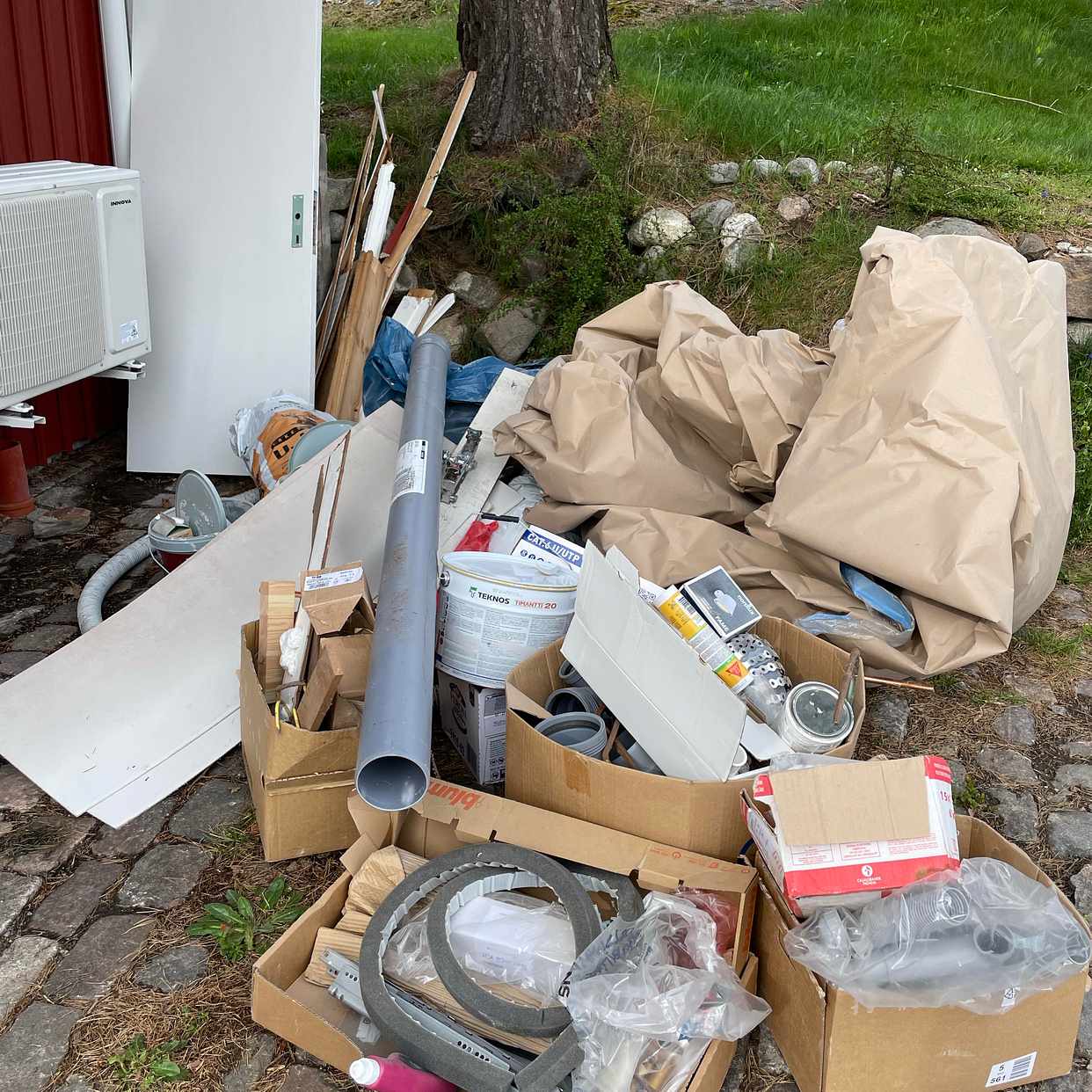 image of Garbage and recycling - Hovås