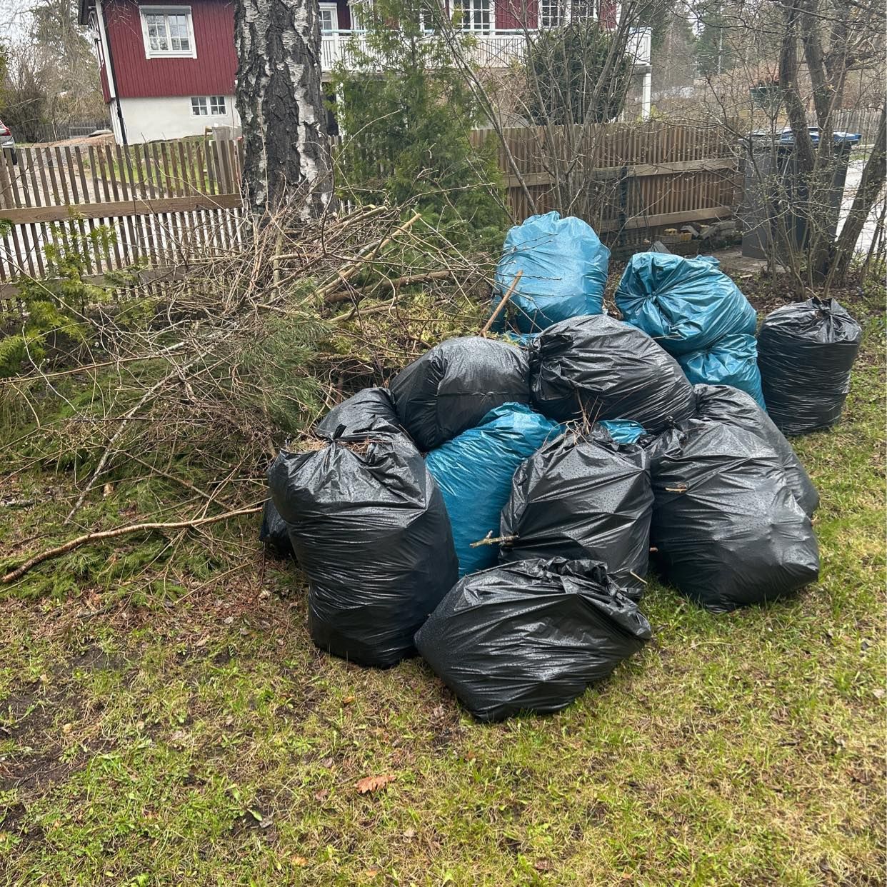 image of Slänga trädgårdsavfall - Enebyberg