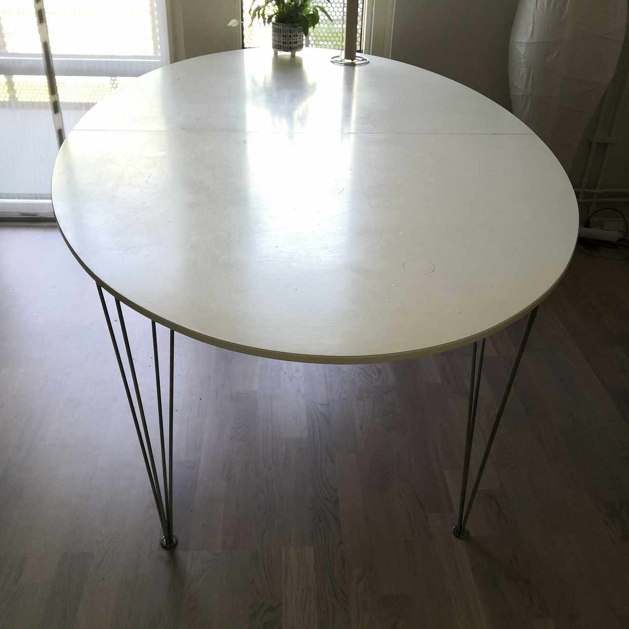 image of 1 table and 3 chairs - Haninge