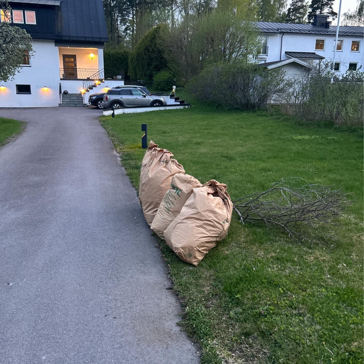 image of 4 säckar trädgårdsavfall - Täby